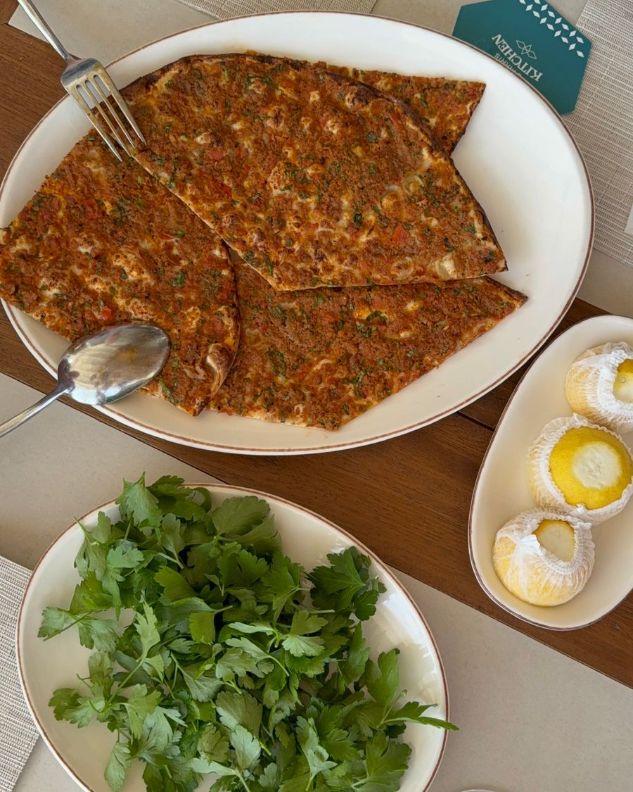 D Maris Bay food