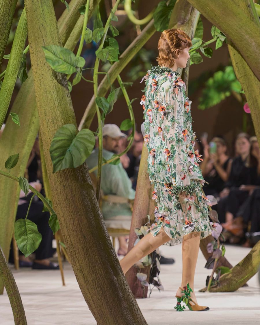 model walks chanel haute couture aw26